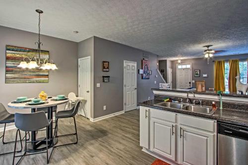 Bright and Cozy East Point Townhome with Patio! - image 2