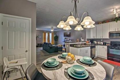 Bright and Cozy East Point Townhome with Patio! - image 3