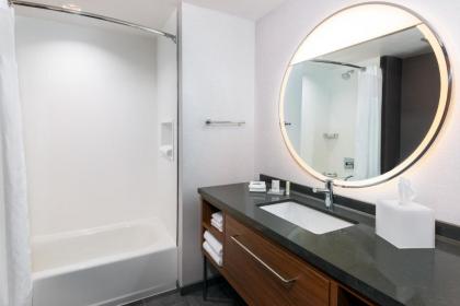 Courtyard by Marriott Atlanta Midtown - image 12