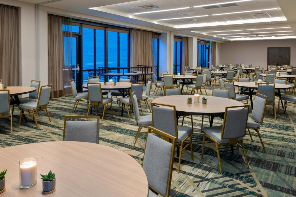 Courtyard by Marriott Atlanta Midtown - image 4