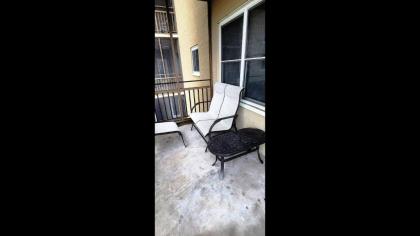 Conveniently Located Downtown Apartment - image 11