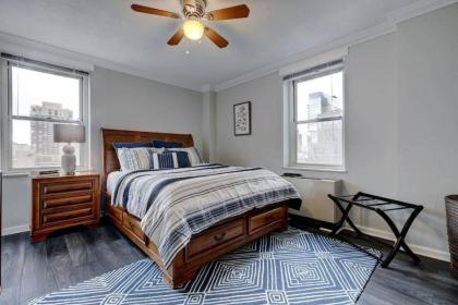 Highrise ATL Downtown Home with a View sleeps 4 - image 3