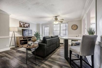 Highrise ATL Downtown Home with a View sleeps 4 - image 7