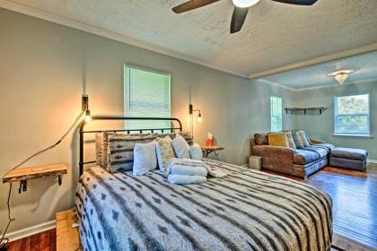 Charming and Chic Abode - 5 Mi to Dtwn Atlanta! - image 11