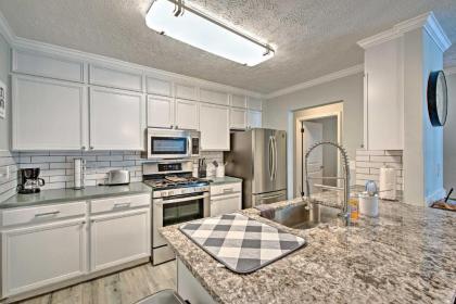 Charming and Chic Abode - 5 Mi to Dtwn Atlanta! - image 7