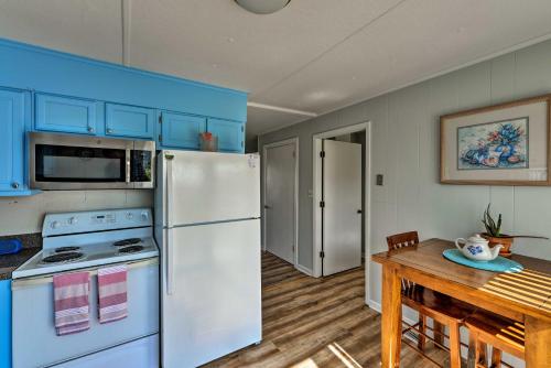 Charming Cottage Less Than half Mile to Atlantic Beach! - image 3