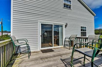 Charming Cottage Less Than half Mile to Atlantic Beach! - image 4