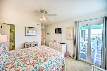 Chic Condo with Balcony and Pool - Walk to Beach! - image 15