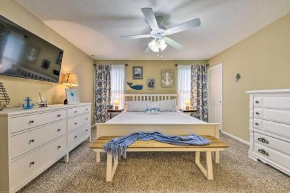 Bright Jacksonville Townhome 3 Mi to Beach! - image 13