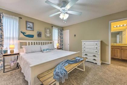 Bright Jacksonville Townhome 3 Mi to Beach! - image 14