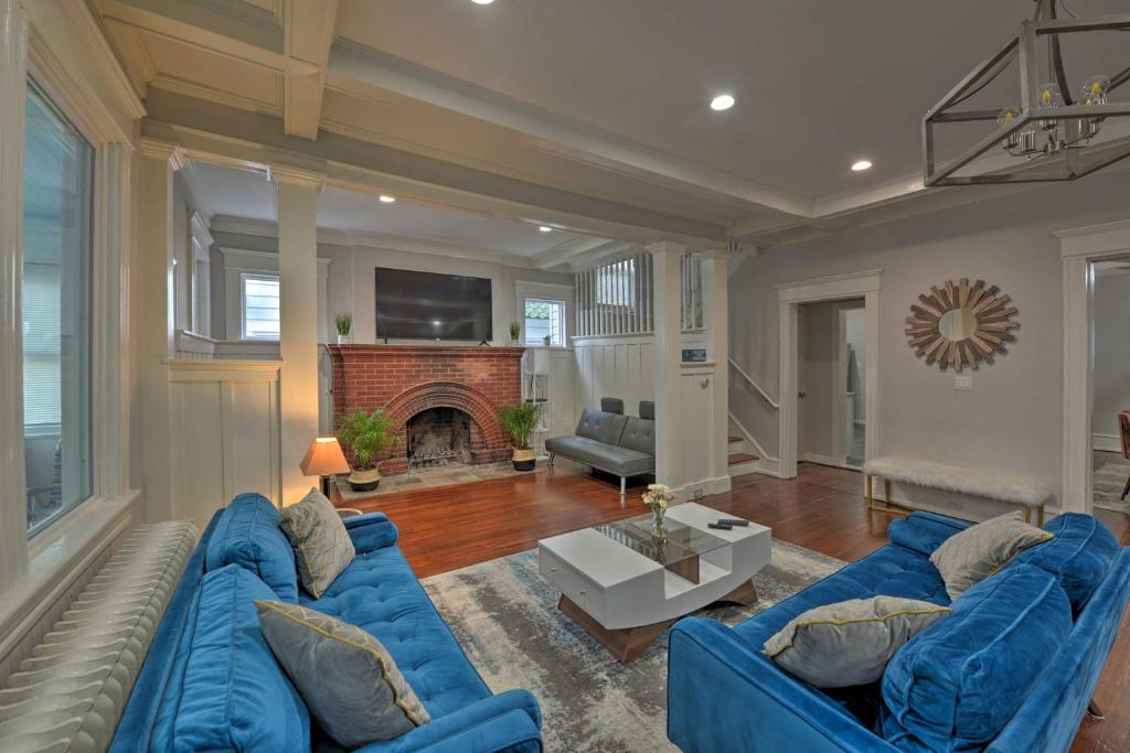 Beautifully Renovated Beach House with Patio! - image 4