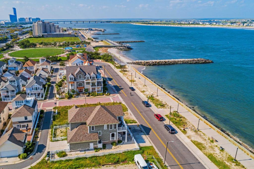 Oceanfront Atlantic City Home 1 Mi to Pier! - image 3