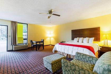 OYO Hotel Atmore AL Hwy 21 - image 11