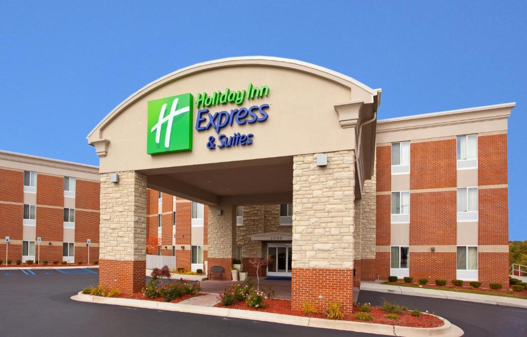 Holiday Inn Express Hotel & Suites Auburn Hills an IHG Hotel - main image