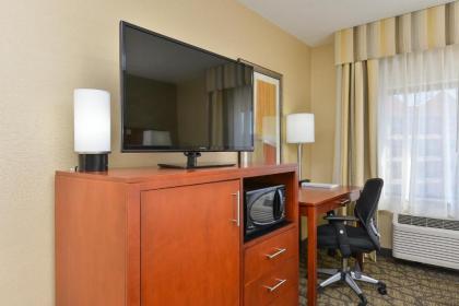 Hampton Inn Detroit/Auburn Hills South - image 9