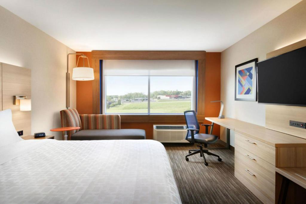 Holiday Inn Express - Auburn Hills South an IHG Hotel - image 4