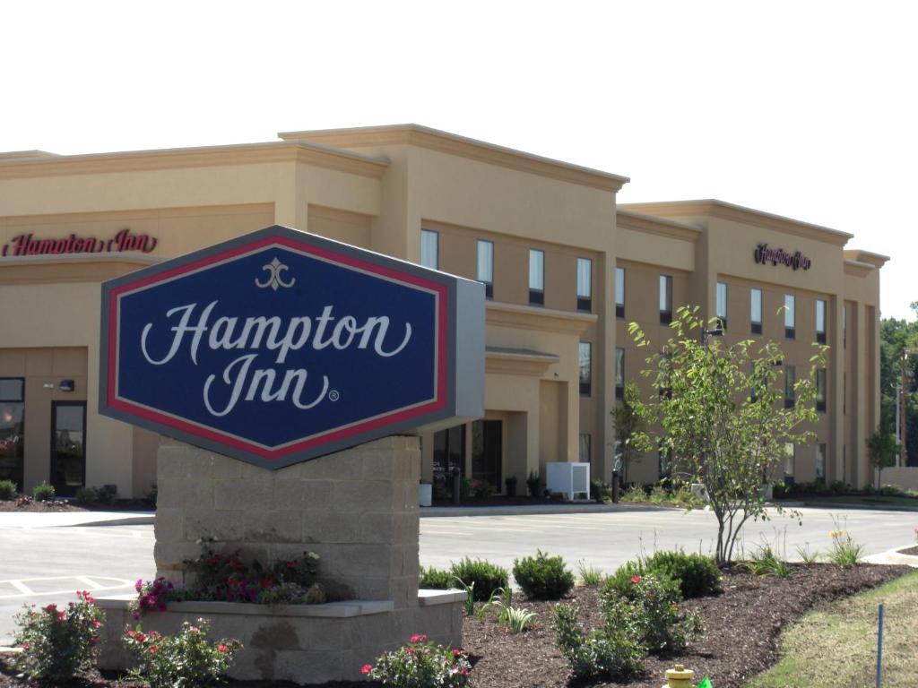 Hampton Inn Auburn - main image