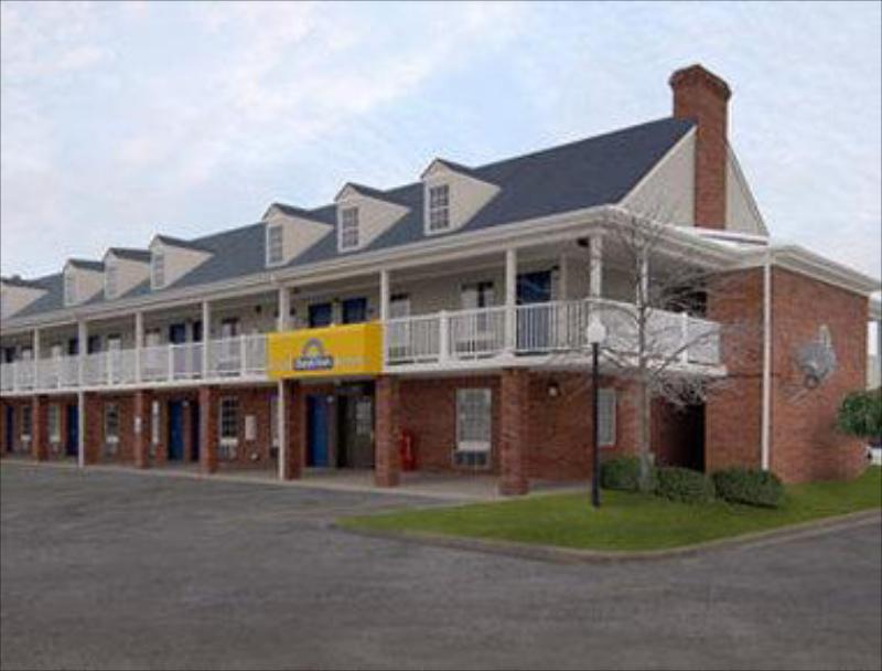 Days Inn by Wyndham Auburn - main image