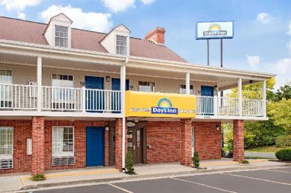 Days Inn by Wyndham Auburn - image 13