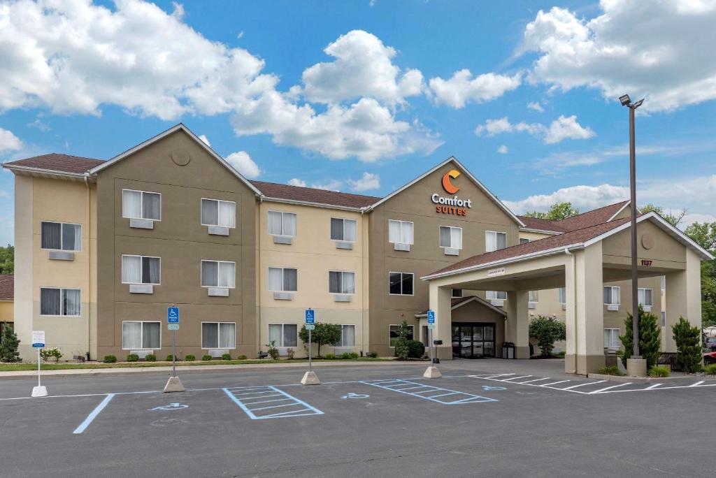 Comfort Suites Auburn - main image