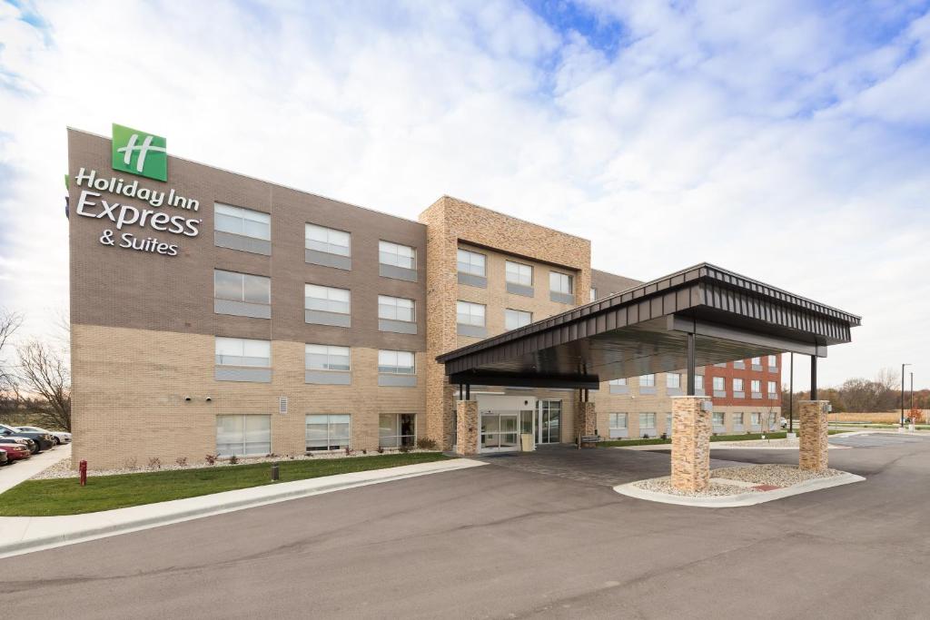 Holiday Inn Express & Suites - Auburn an IHG Hotel - main image