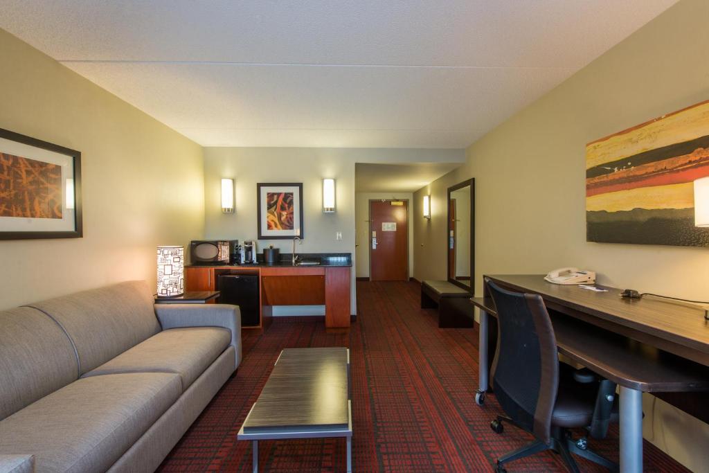 Holiday Inn Express Hotel & Suites Auburn an IHG Hotel - image 5