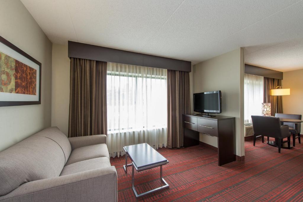 Holiday Inn Express Hotel & Suites Auburn an IHG Hotel - image 7