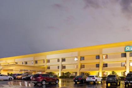 La Quinta Inn by Wyndham Auburn Worcester - image 3