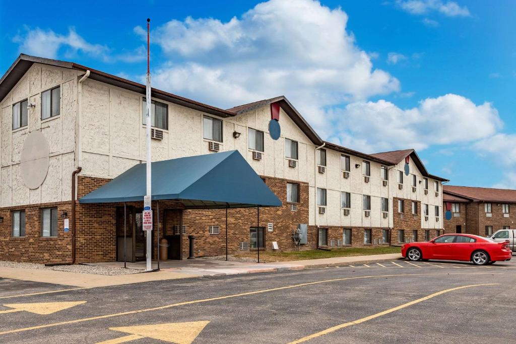 Econo Lodge Inn & Suites - main image