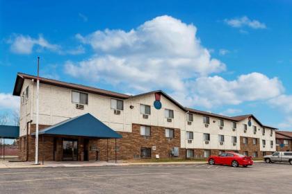 Econo Lodge Inn & Suites - image 6