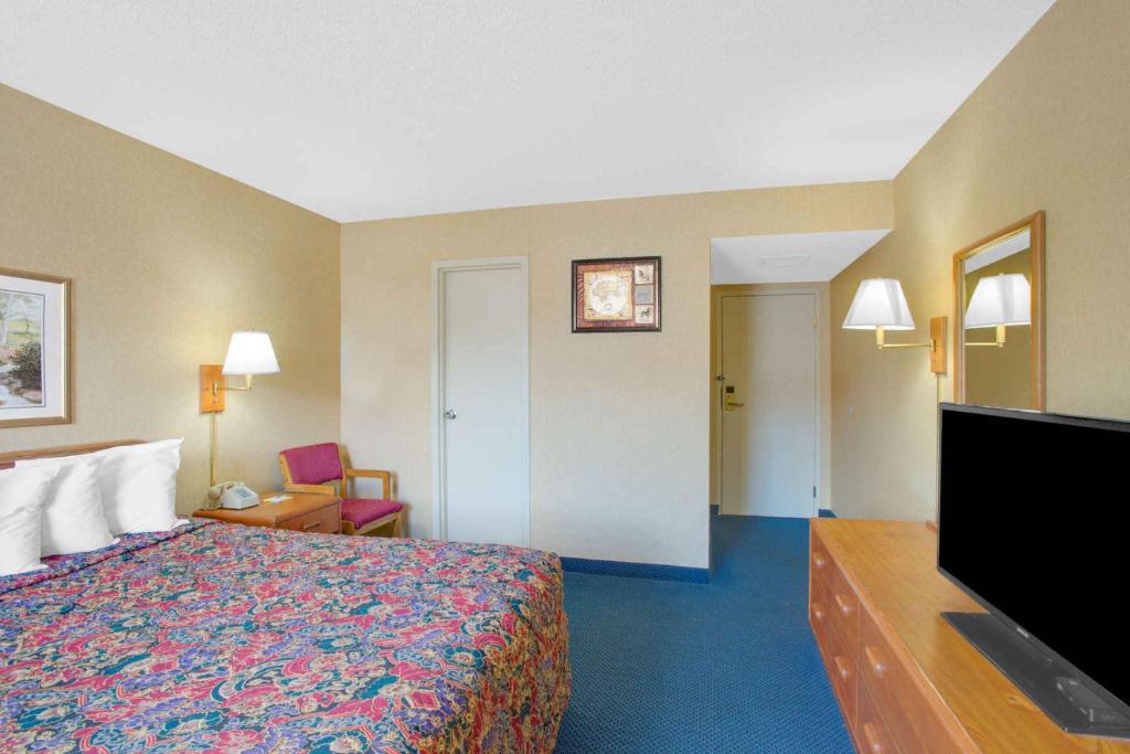 Days Inn by Wyndham Auburn/Finger Lakes Region - image 3