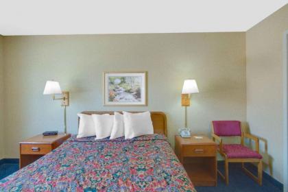 Days Inn by Wyndham Auburn/Finger Lakes Region - image 4