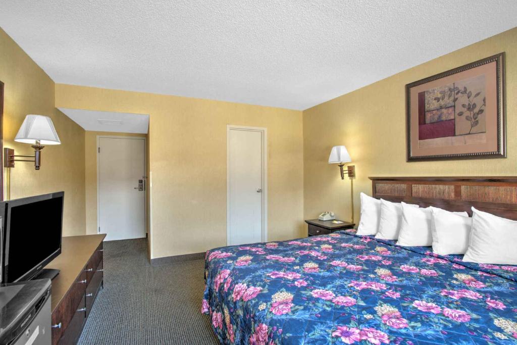 Days Inn by Wyndham Auburn/Finger Lakes Region - image 6