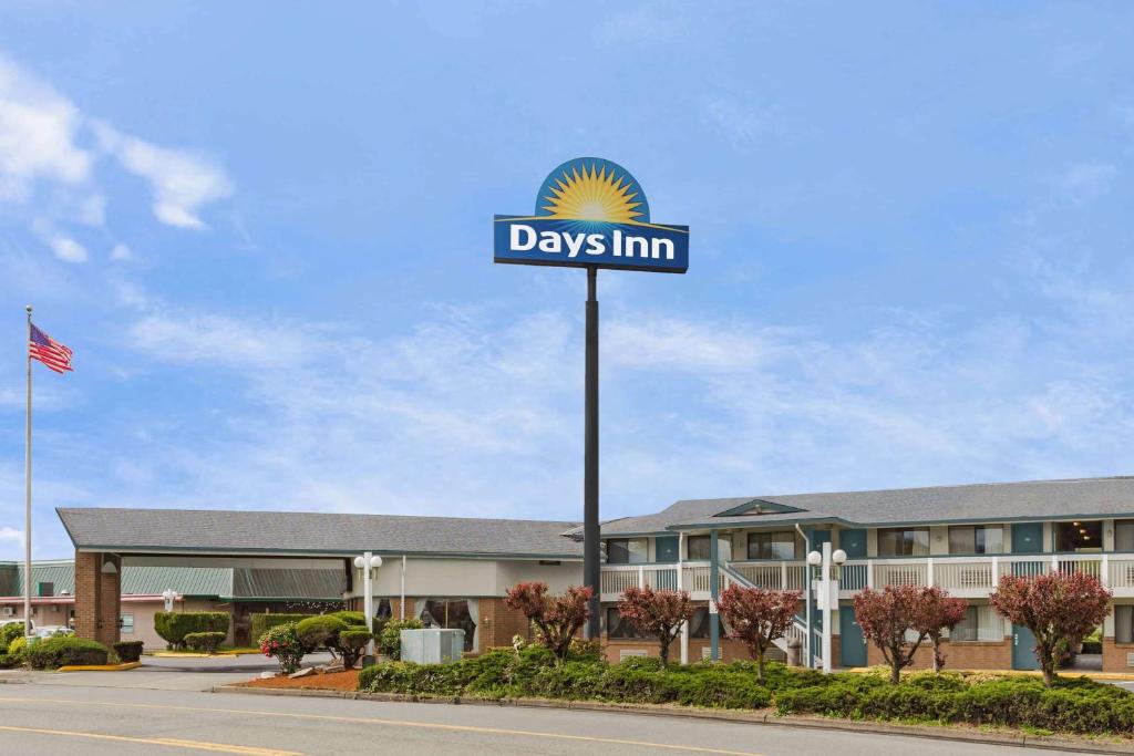 Days Inn by Wyndham Auburn - main image