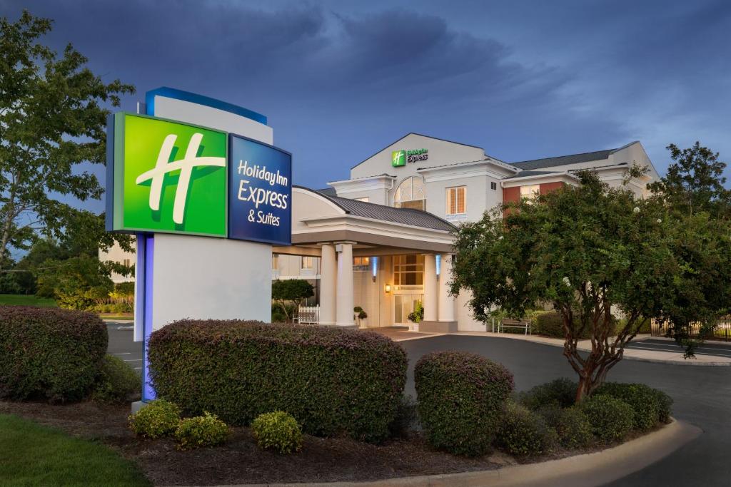 Holiday Inn Express Hotel & Suites Auburn - University Area an IHG Hotel - main image