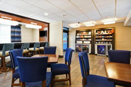 Hampton Inn Auburn - image 7