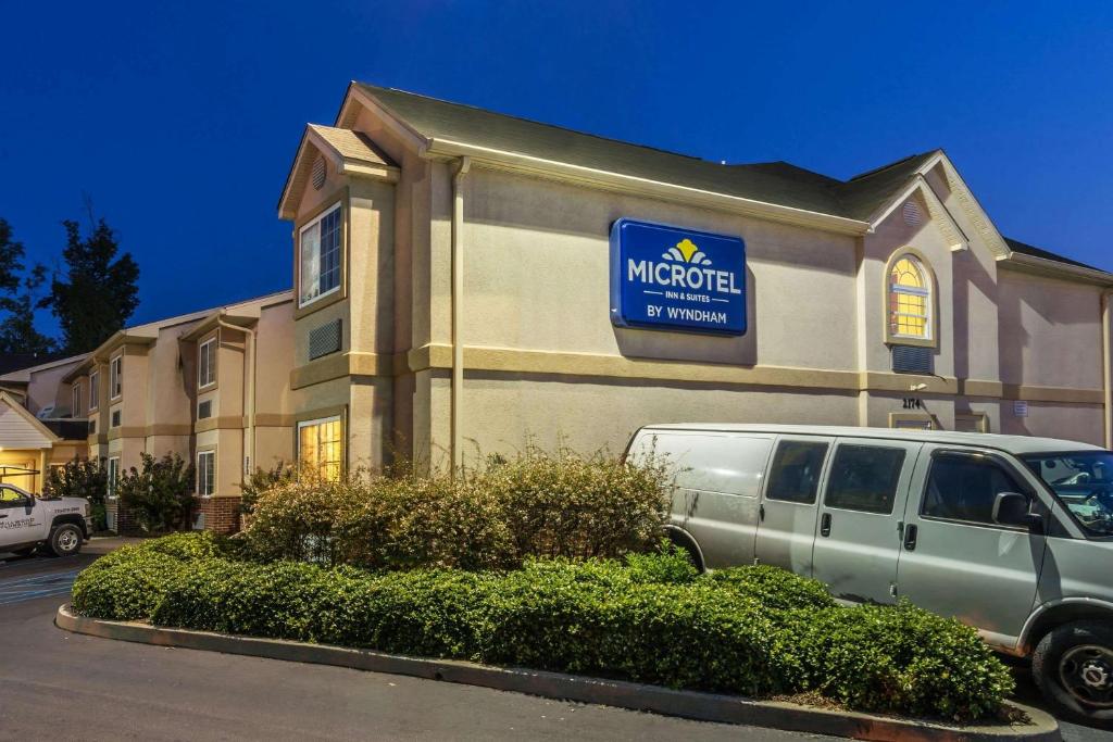 Microtel Inn & Suites by Wyndham Auburn - main image