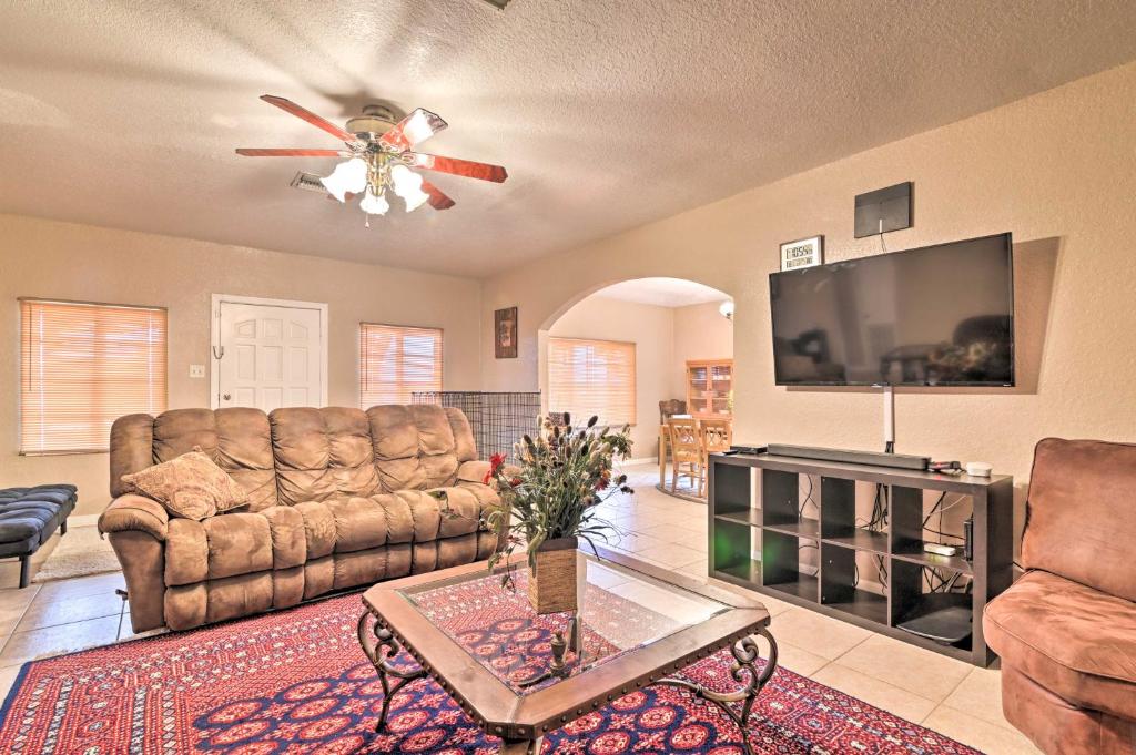 Auburndale House with Private Porch and Gas Grill - main image