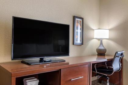 Comfort Inn & Suites Augusta - image 2