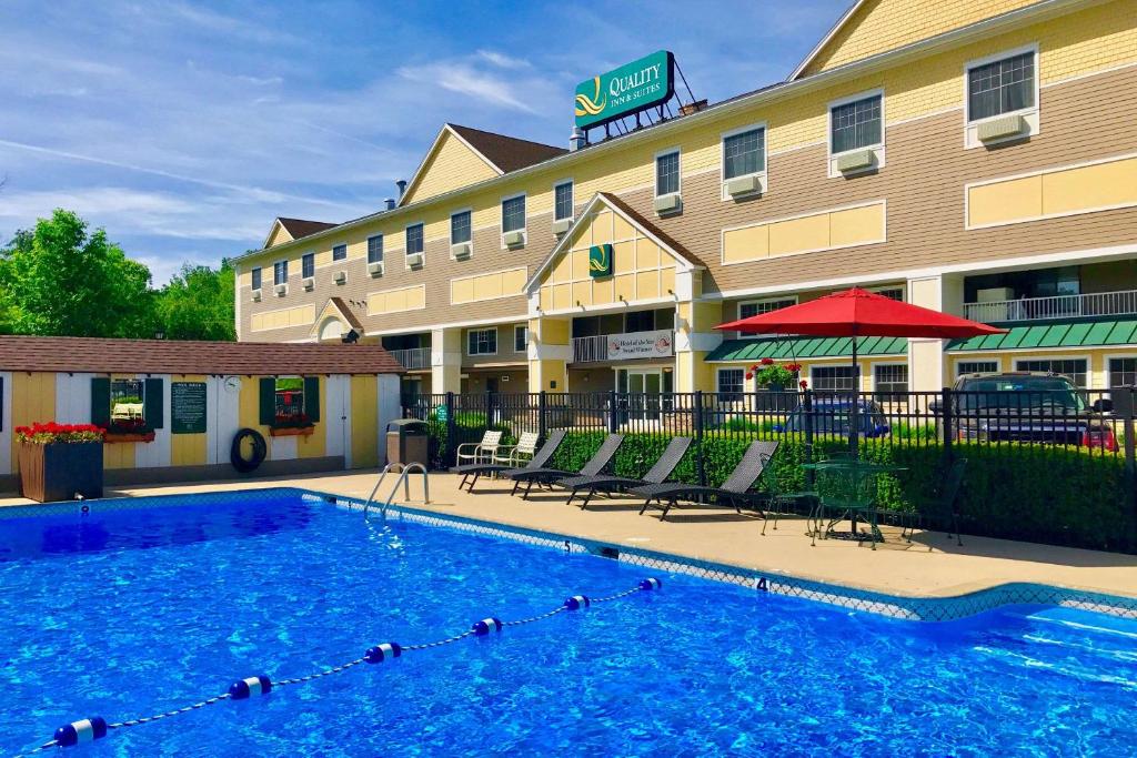 Quality Inn & Suites Evergreen Hotel - main image