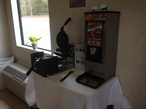 Country Hearth Inn & Suites Augusta - image 2