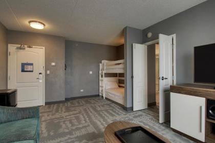 Hampton Inn & Suites Chicago/Aurora - image 14