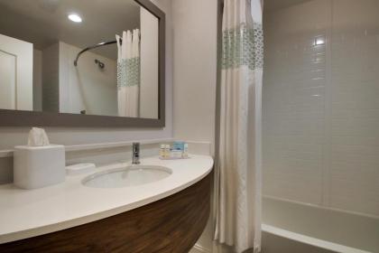 Hampton Inn & Suites Chicago/Aurora - image 3