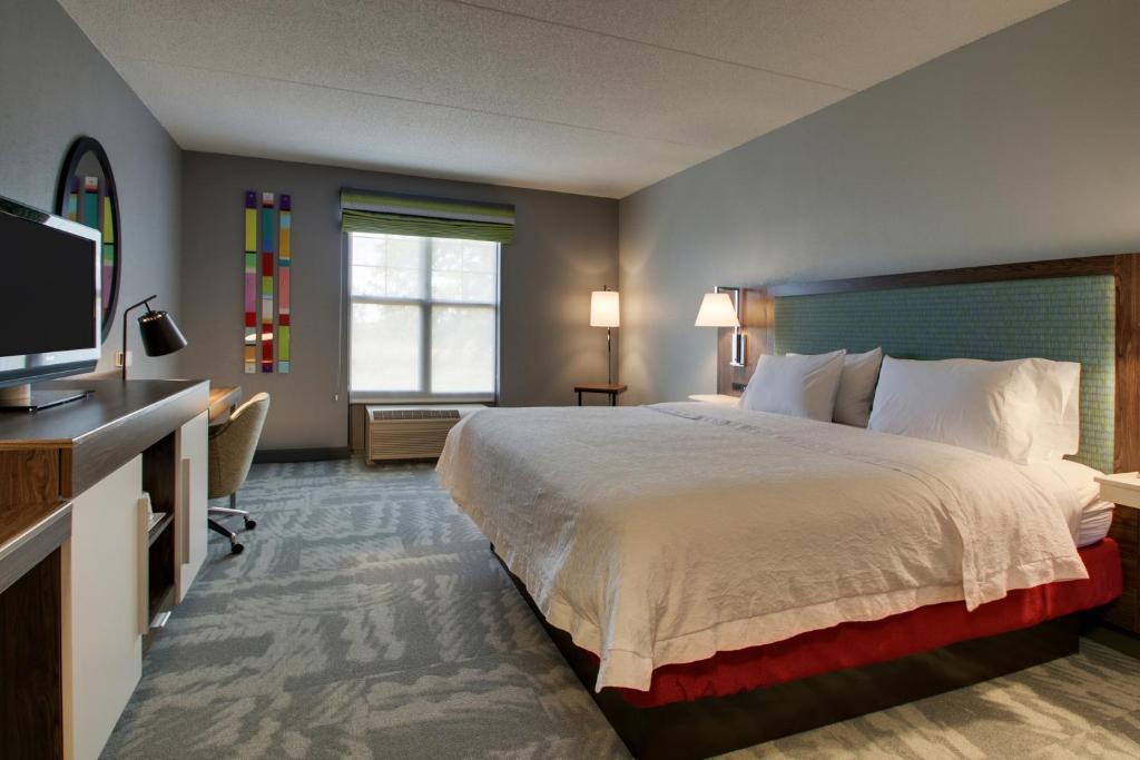 Hampton Inn & Suites Chicago/Aurora - image 5