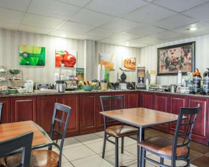 Quality Inn Aurora-Naperville Area - image 15