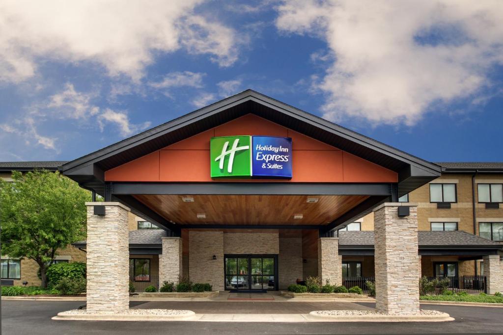 Holiday Inn Express & Suites Aurora - Naperville an IHG Hotel - main image