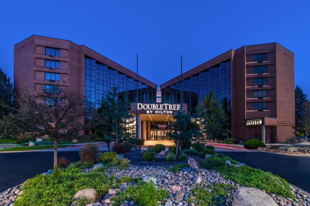 DoubleTree by Hilton Hotel Denver - Aurora - image 3