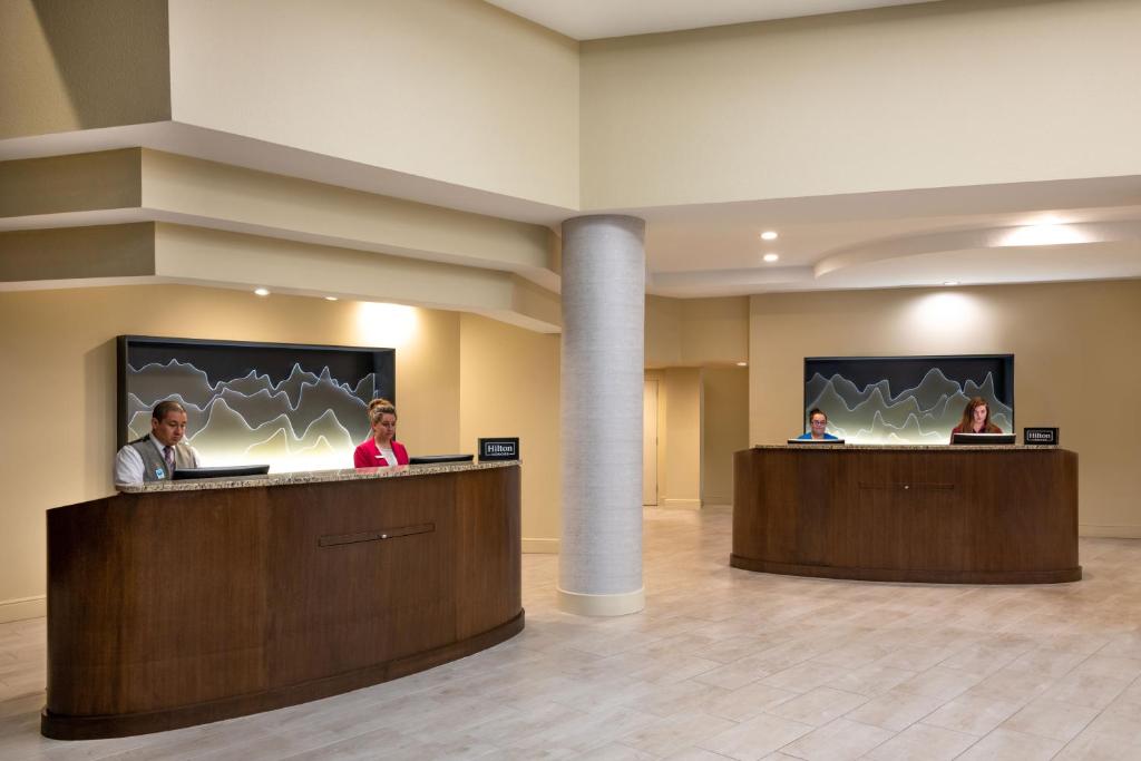 DoubleTree by Hilton Hotel Denver - Aurora - image 4