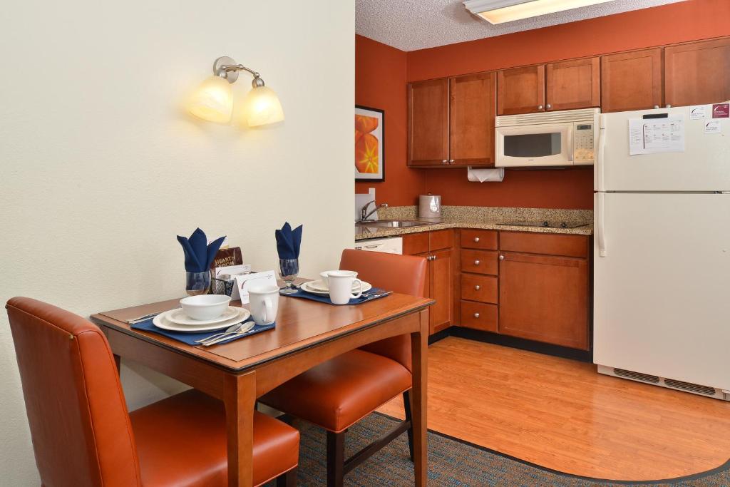 Residence Inn by Marriott Denver Airport at Gateway Park - image 3