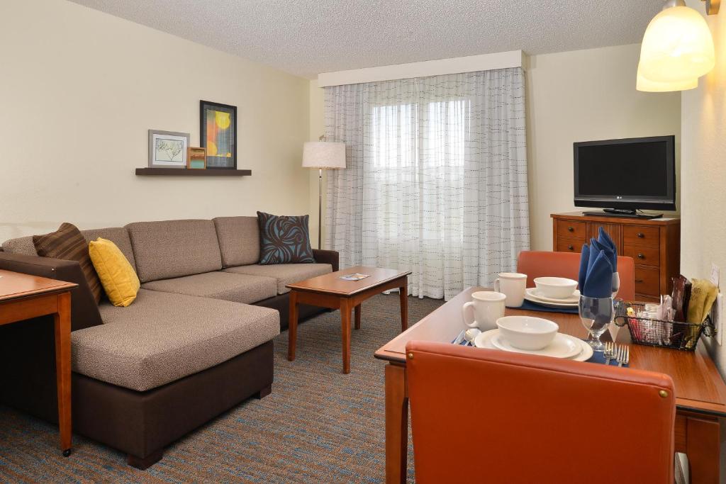 Residence Inn by Marriott Denver Airport at Gateway Park - image 5